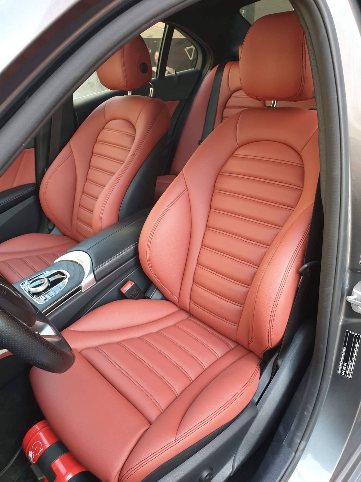 Mercedes-Benz C Serisi, Kiremit rengi deri
