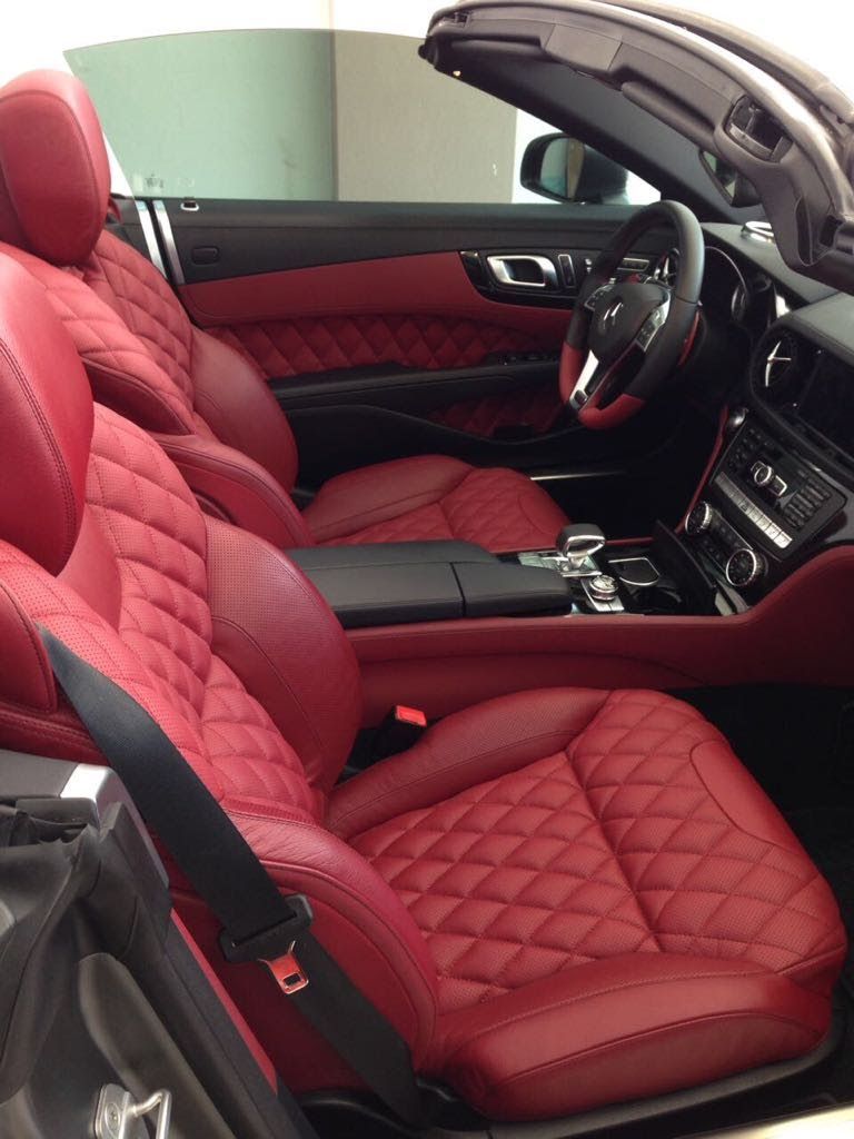 Mercedes-Benz SL, Bordo deri, kapitone dikiş