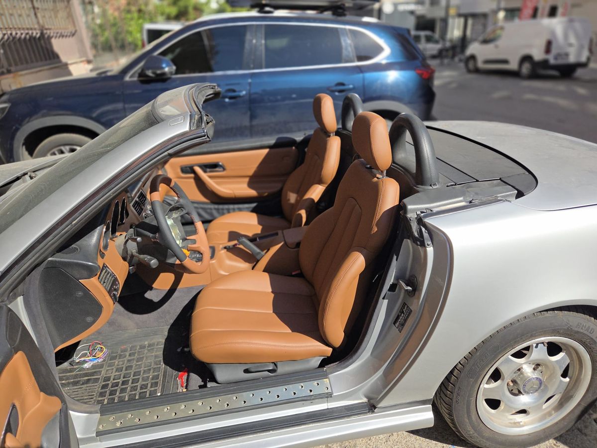 Taba deriyle yenilenmiş Mercedes-Benz SLK